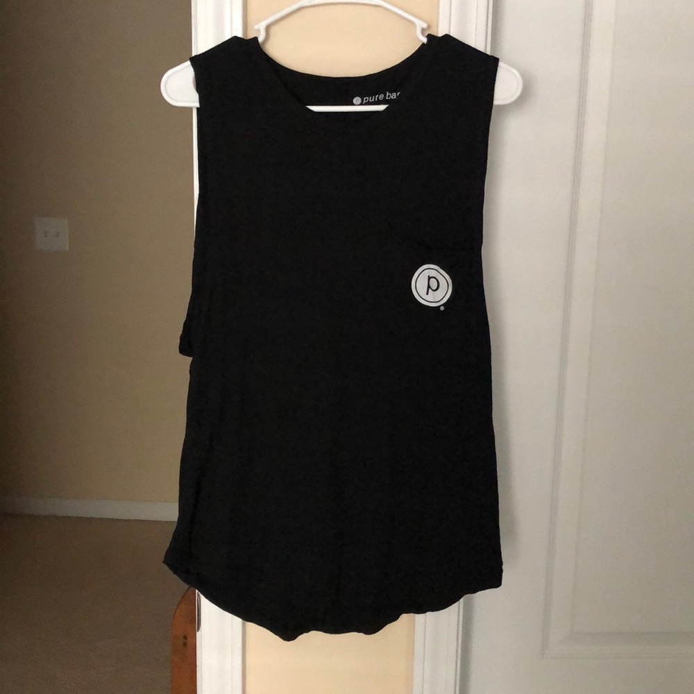 Super cute pure barre muscle tank with pocket